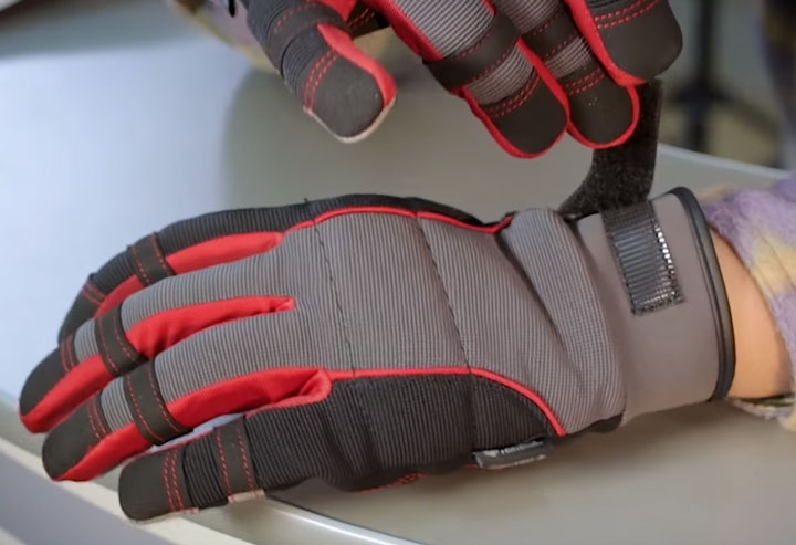 фиксация на кисти перчаток КВТ С-32