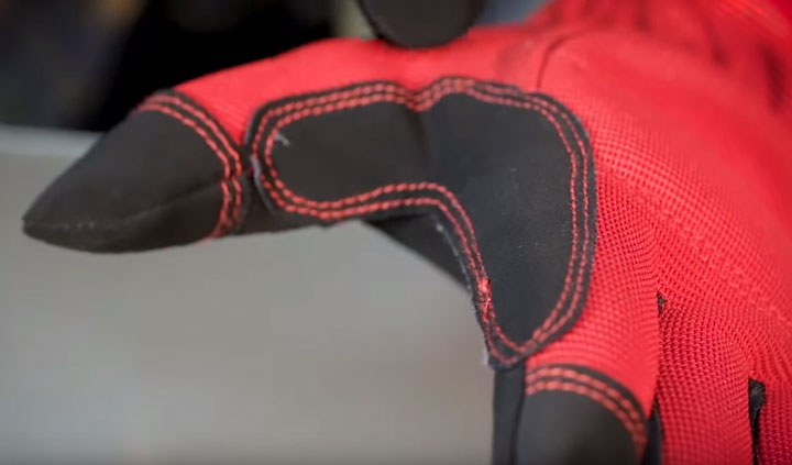 вставка между большим и указательным пальцем на перчатках КВТ