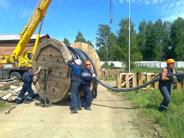 размотка кабеля из сшитого полиэтилена вручную