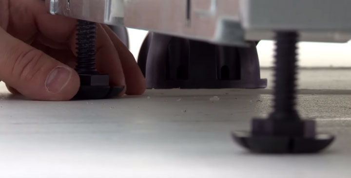 регулировка высоты установки посудомойки